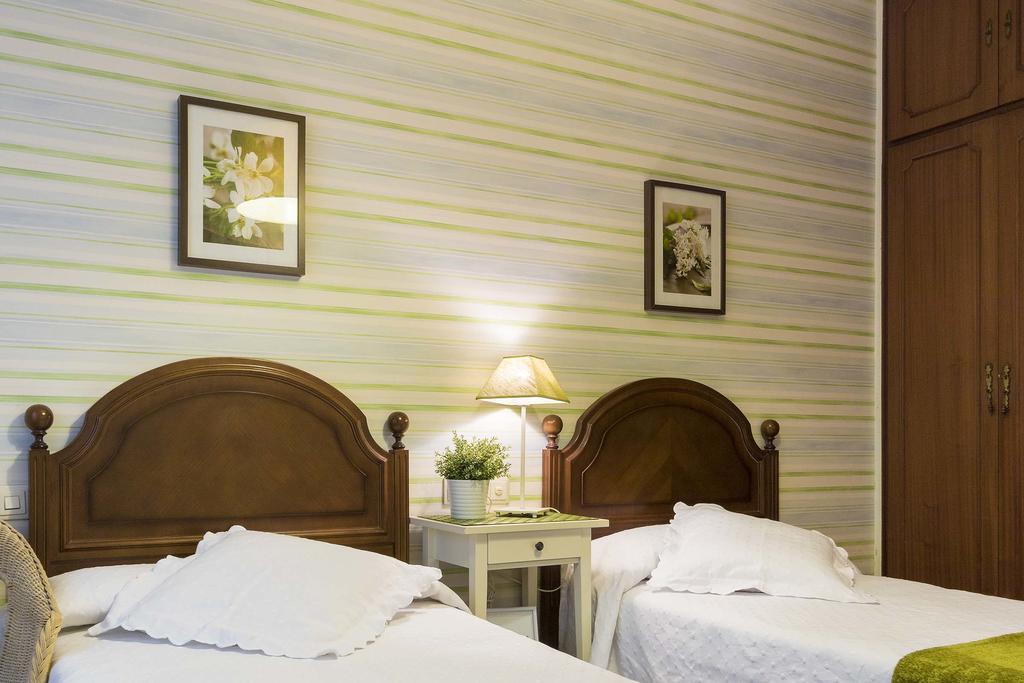 Hostal La Carballinesa Santiago de Compostela Bagian luar foto