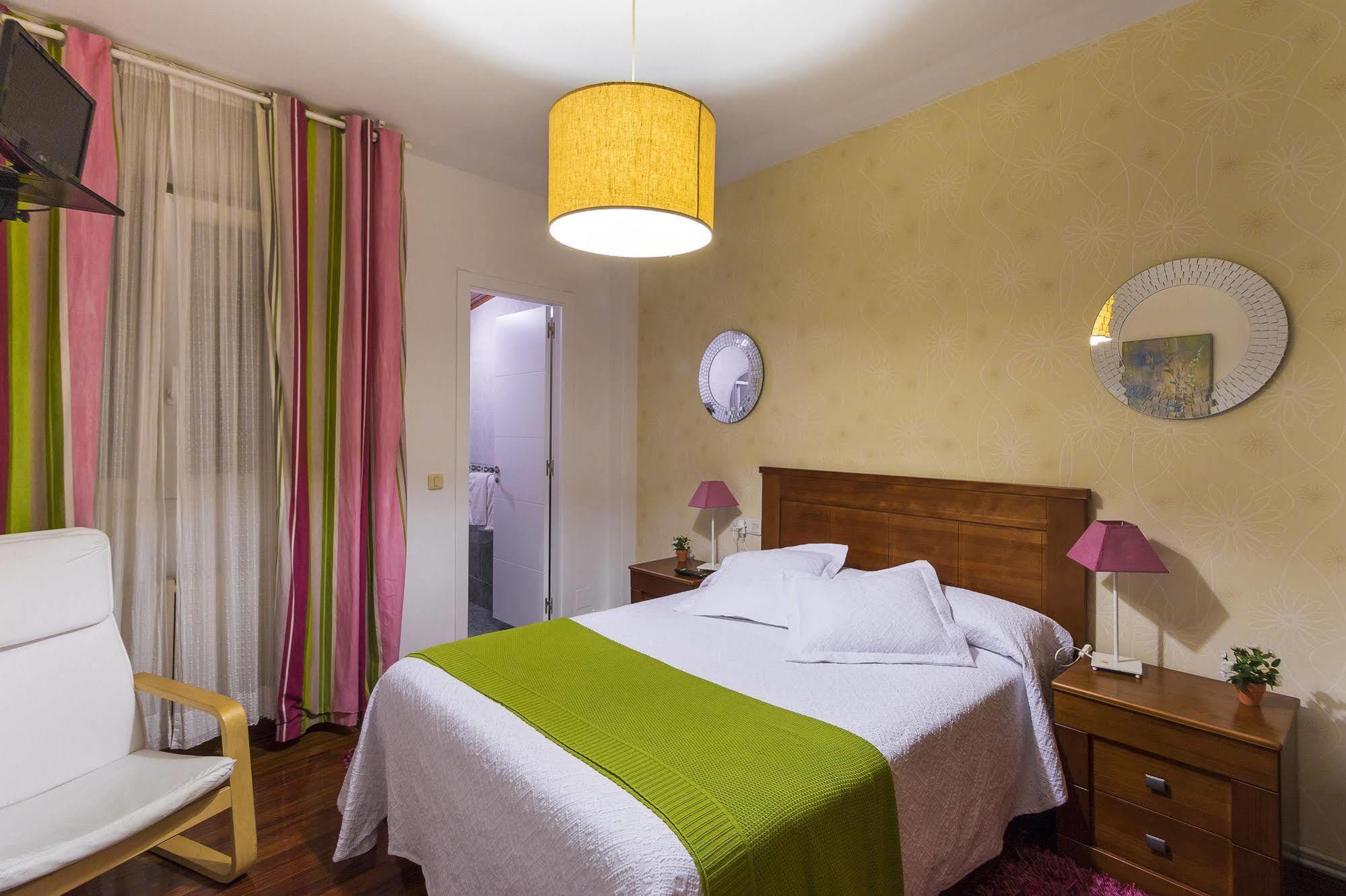 Hostal La Carballinesa Santiago de Compostela Bagian luar foto