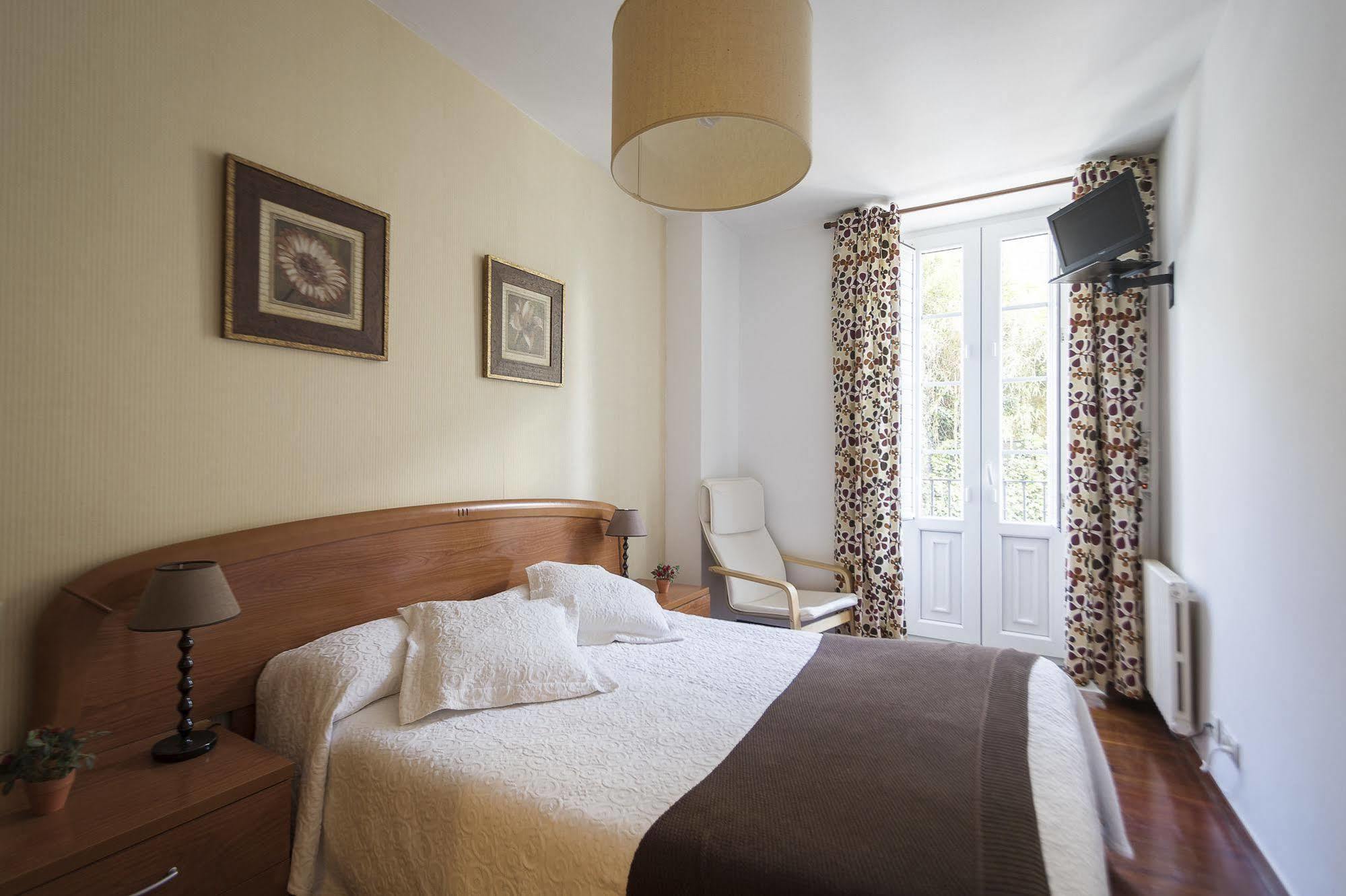 Hostal La Carballinesa Santiago de Compostela Bagian luar foto
